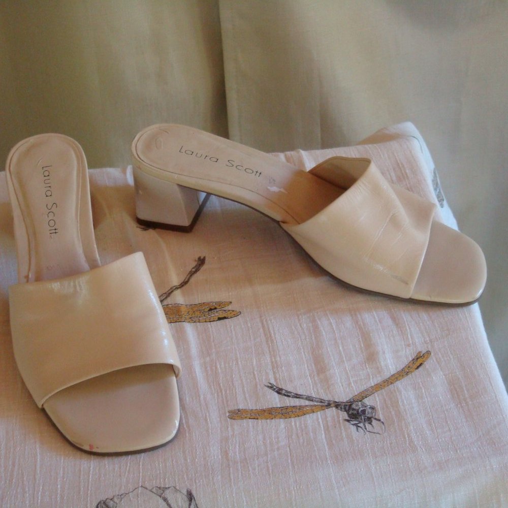 Laura Scott Beige Leather Slide